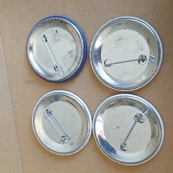 DA! BEARS football button pins - Picture 2 of 2